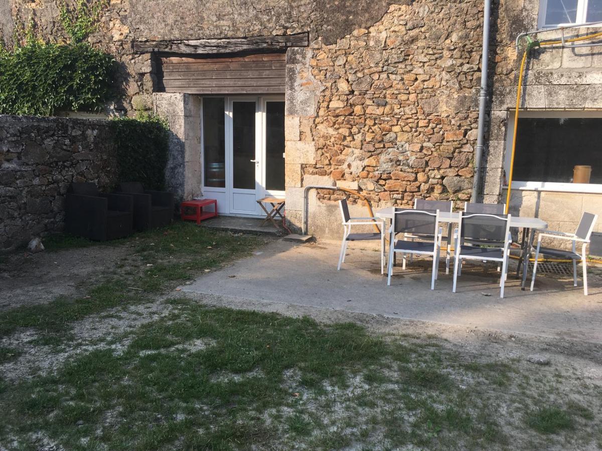 Ferme Gite Equestre En Charente Confolens Exterior photo