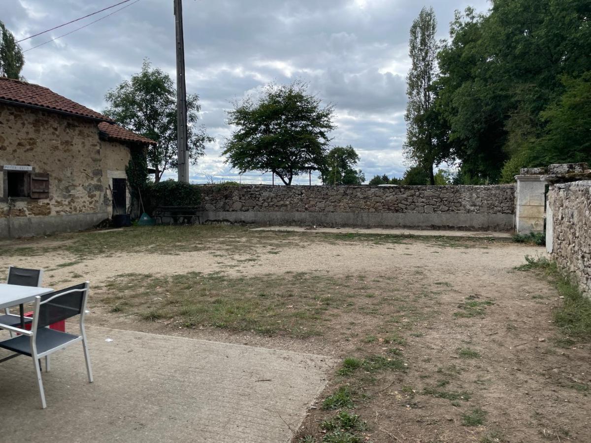 Ferme Gite Equestre En Charente Confolens Exterior photo