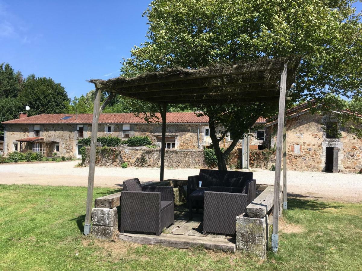 Ferme Gite Equestre En Charente Confolens Exterior photo